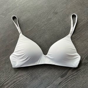Victoria’s Secret Wireless T-Shirt Bra (34B)